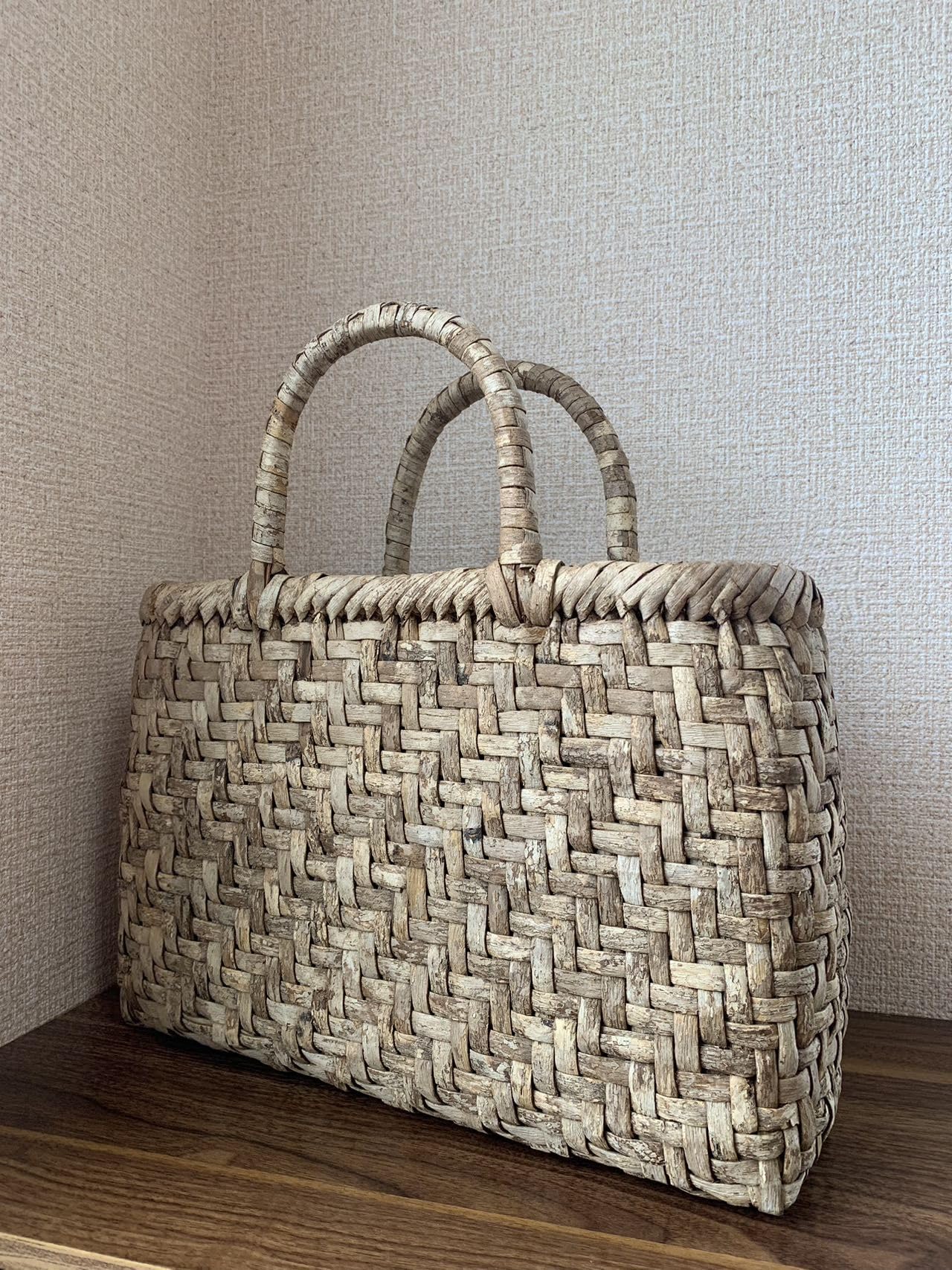 Amazon.co.jp: 胡桃皮かごバッグ 胡桃表皮 くるみ籠バッグ 網代編み